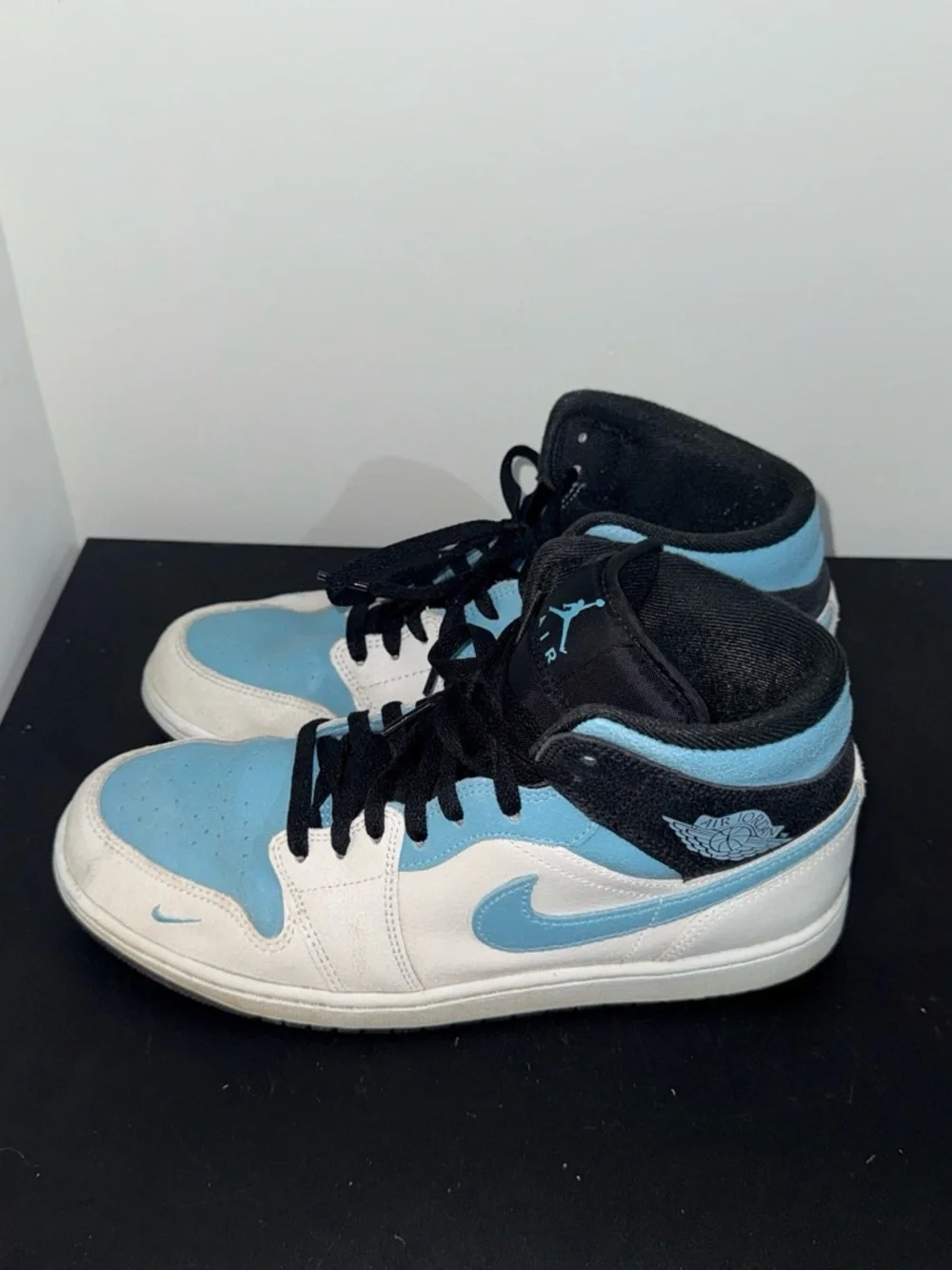 Jordan Retro High Top Sneakers - Light Blue/White/Black